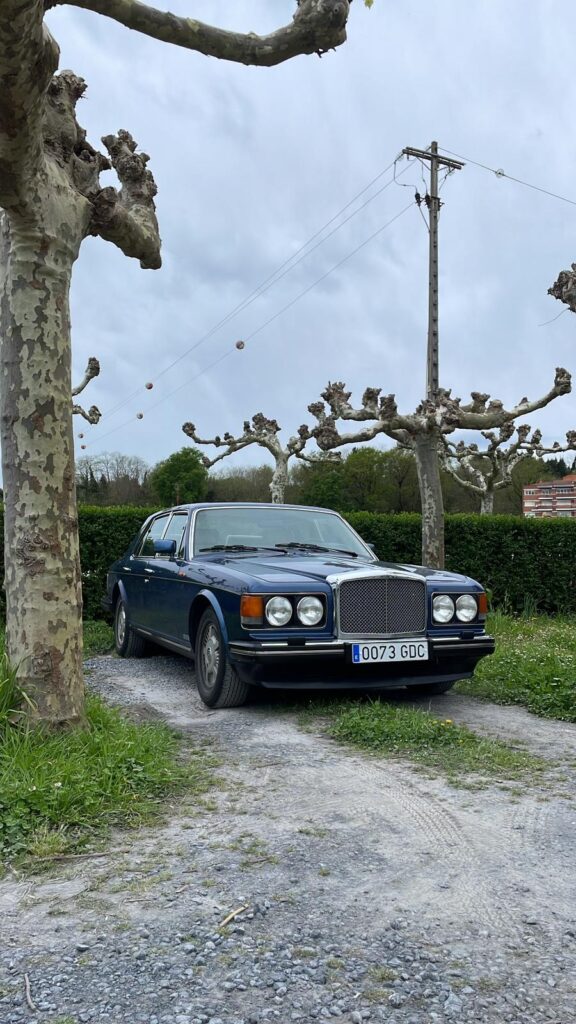 Bentley Eight Azul de la colección de alquiler de coches clásicos para eventos.