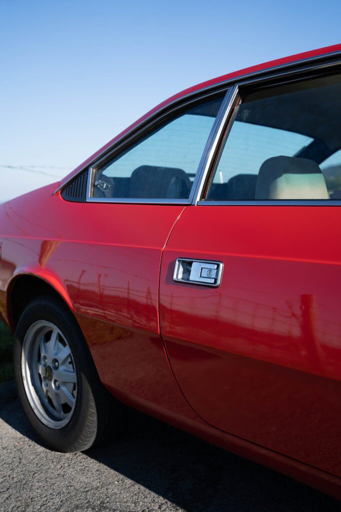 Alquilar lancia beta rojo coche clásico para eventos, rodajes, producciones audiovisuales.