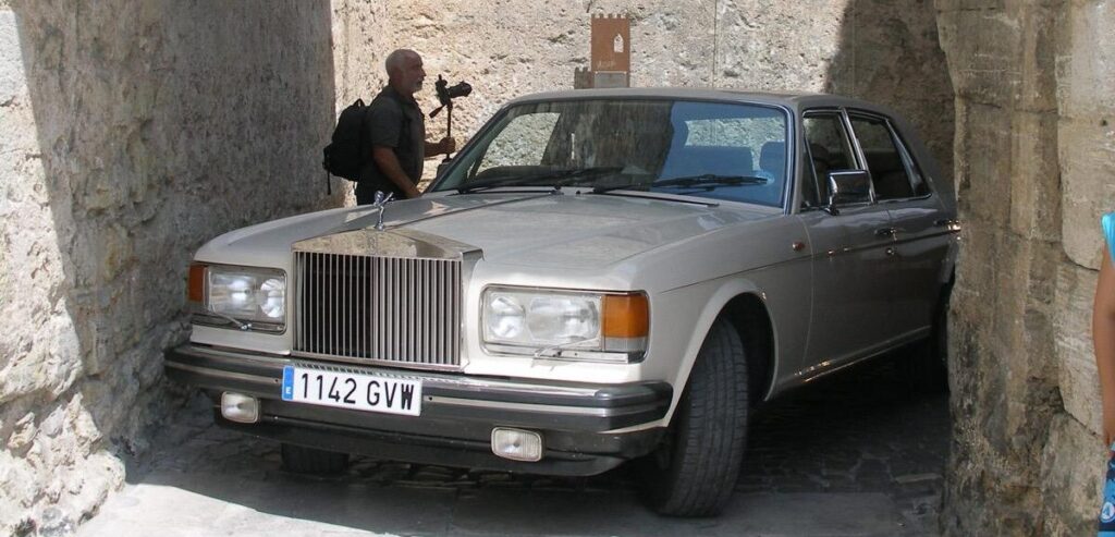 Coche clásico Rolls Royce Silver Spirit Crema