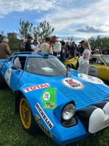 Viaje al Tour Auto 2026 a bordo del Lancia Thema